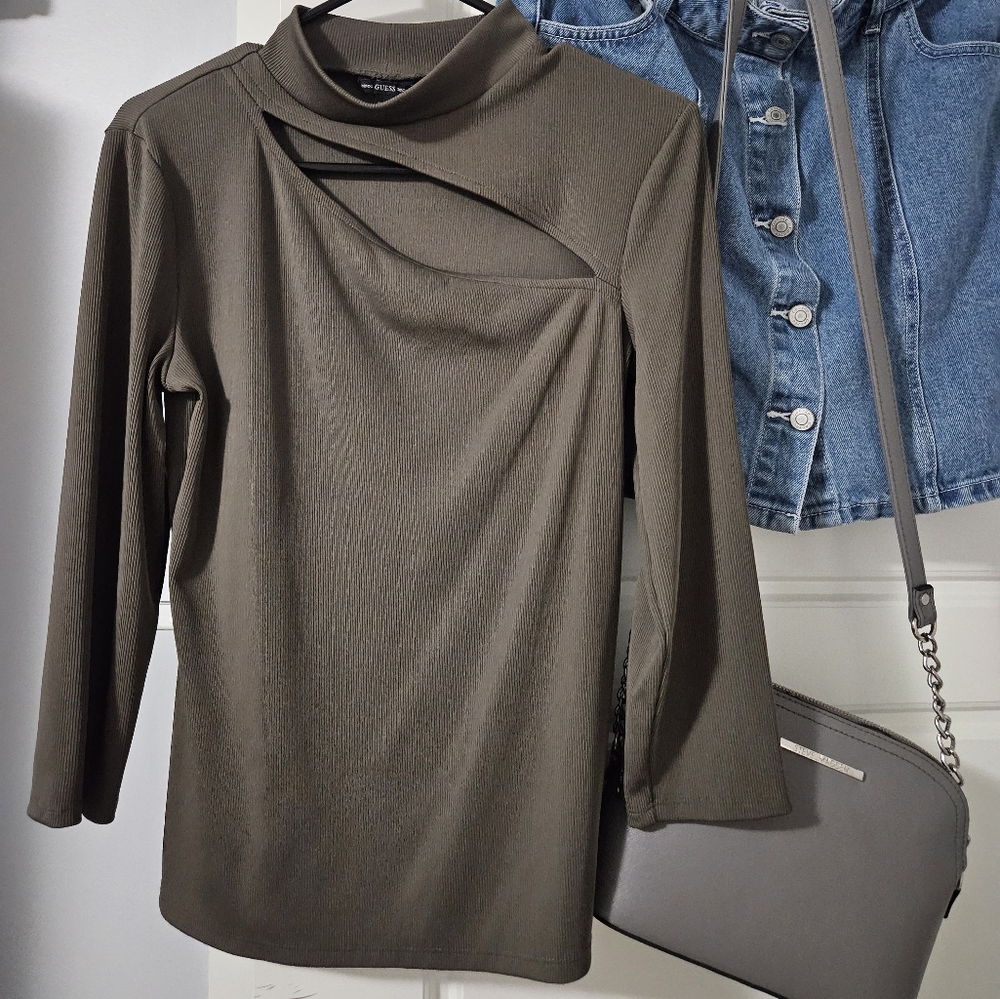 Guess Cut out top